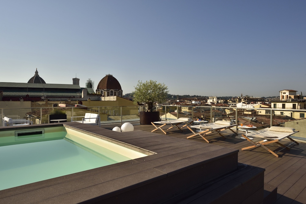 Glance Hotel In Florence — Swimming pool in Florence, Tuscany