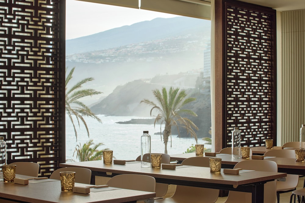 Meliá Costa Atlantis Tenerife — Restaurant & bars in Puerto de la Cruz, Canary Islands