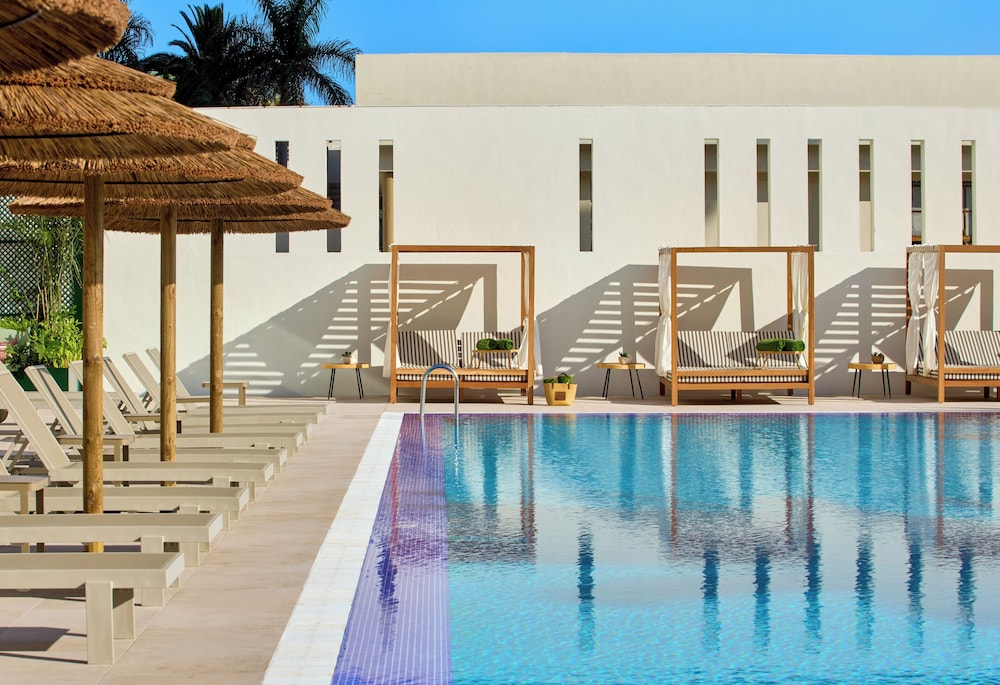 Meliá Costa Atlantis Tenerife — Swimming pool in Puerto de la Cruz, Canary Islands