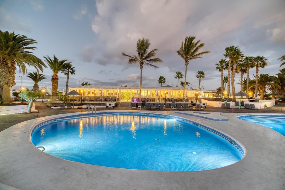 Ona Las Brisas — Swimming pool in Playa Blanca, Canary Islands