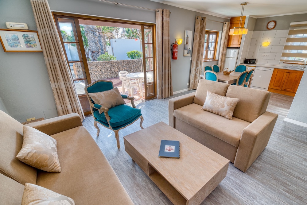 Ona Las Brisas — Hotel rooms in Playa Blanca, Canary Islands