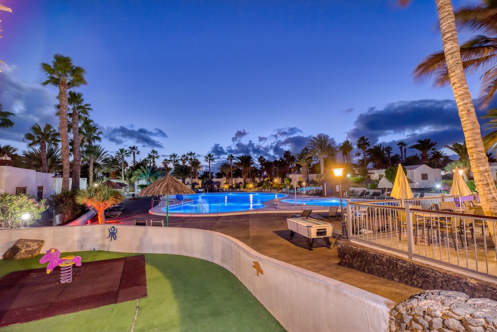Ona Las Brisas — Swimming pool in Playa Blanca, Canary Islands
