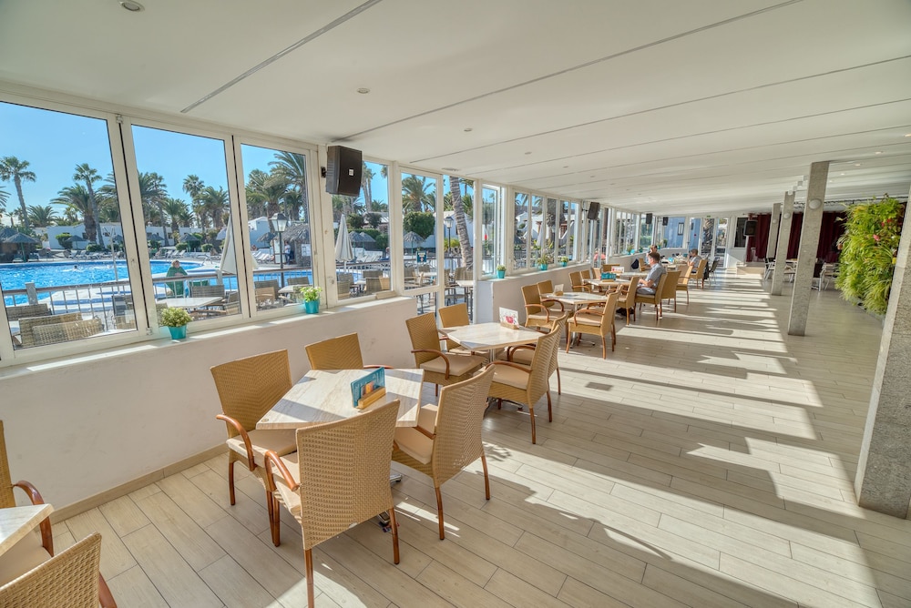Ona Las Brisas — Restaurant & bars in Playa Blanca, Canary Islands