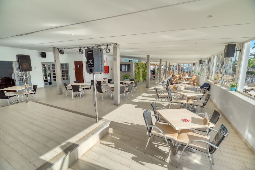 Ona Las Brisas — Restaurant & bars in Playa Blanca, Canary Islands