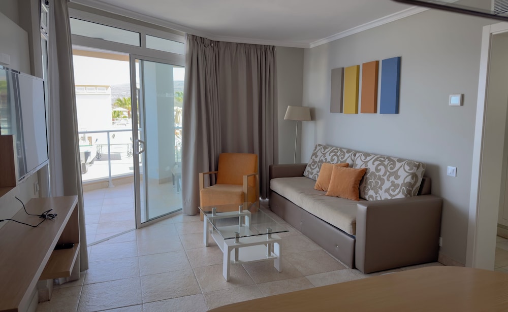 Holiday Club Vista Amadores — Hotel rooms in Puerto Rico, Canary Islands