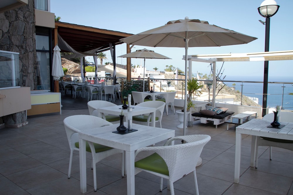 Holiday Club Vista Amadores — Restaurant & bars in Puerto Rico, Canary Islands