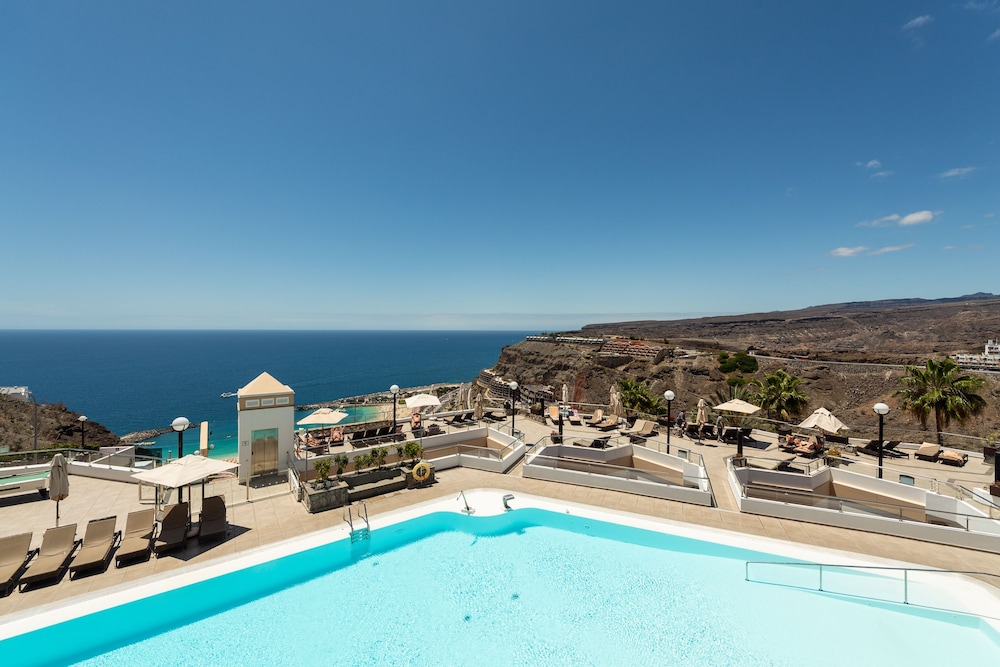Holiday Club Vista Amadores — Swimming pool in Puerto Rico, Canary Islands