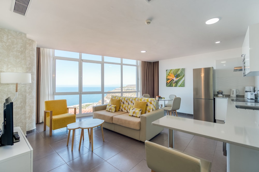 Holiday Club Vista Amadores — Hotel rooms in Puerto Rico, Canary Islands