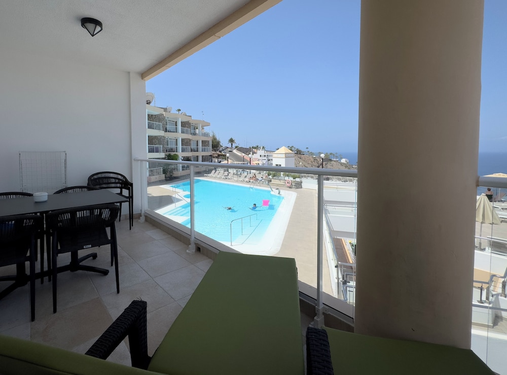 Holiday Club Vista Amadores — Swimming pool in Puerto Rico, Canary Islands