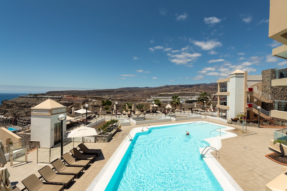 Holiday Club Vista Amadores — Swimming pool in Puerto Rico, Canary Islands