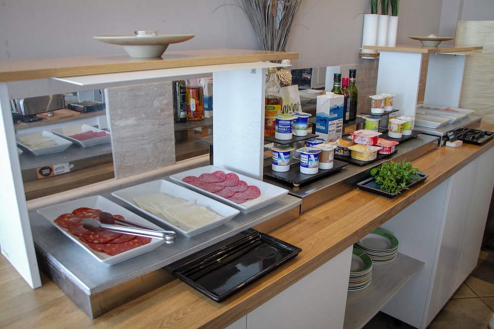 Holiday Club Vista Amadores — Restaurant & bars in Puerto Rico, Canary Islands