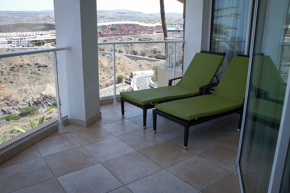 Holiday Club Vista Amadores — Hotel rooms in Puerto Rico, Canary Islands