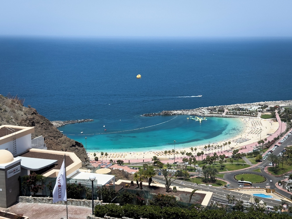 Holiday Club Vista Amadores — Beach in Puerto Rico, Canary Islands