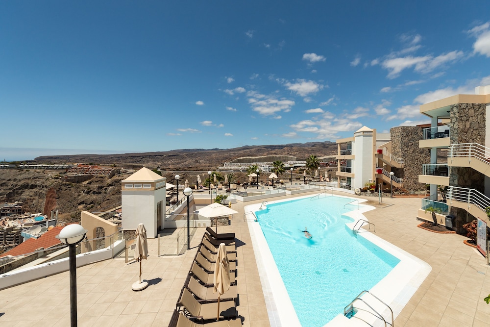 Holiday Club Vista Amadores — Swimming pool in Puerto Rico, Canary Islands