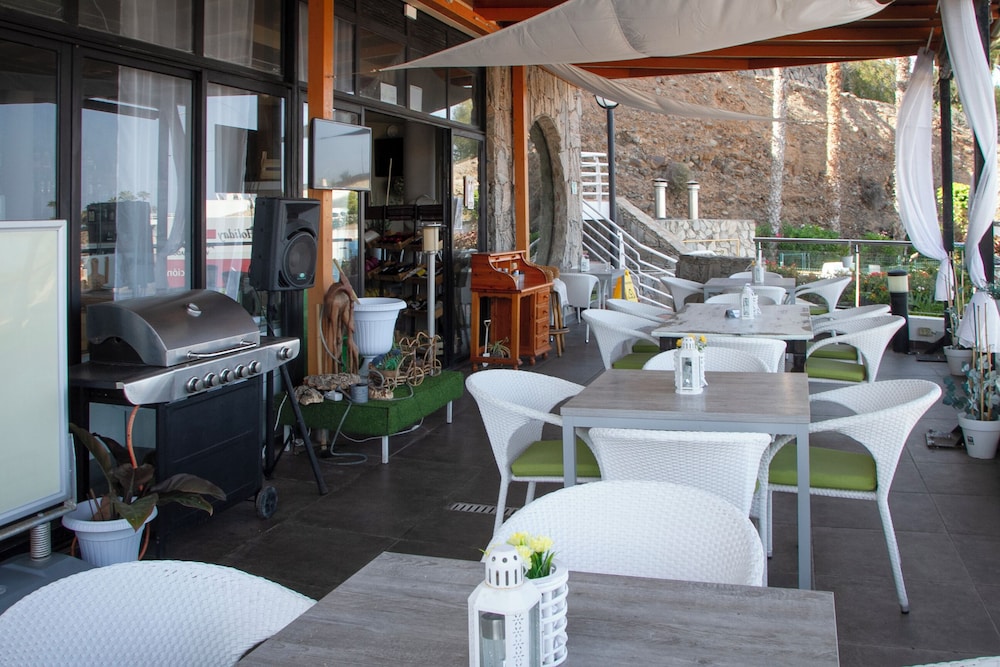 Holiday Club Vista Amadores — Restaurant & bars in Puerto Rico, Canary Islands