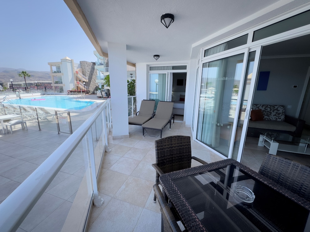 Holiday Club Vista Amadores — Hotel rooms in Puerto Rico, Canary Islands