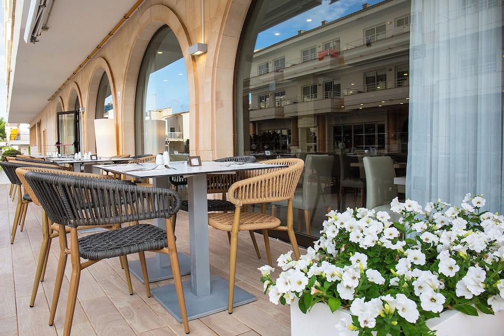 BQ Can Picafort Hotel — Restaurant & bars in Can Picafort, Balearic Islands
