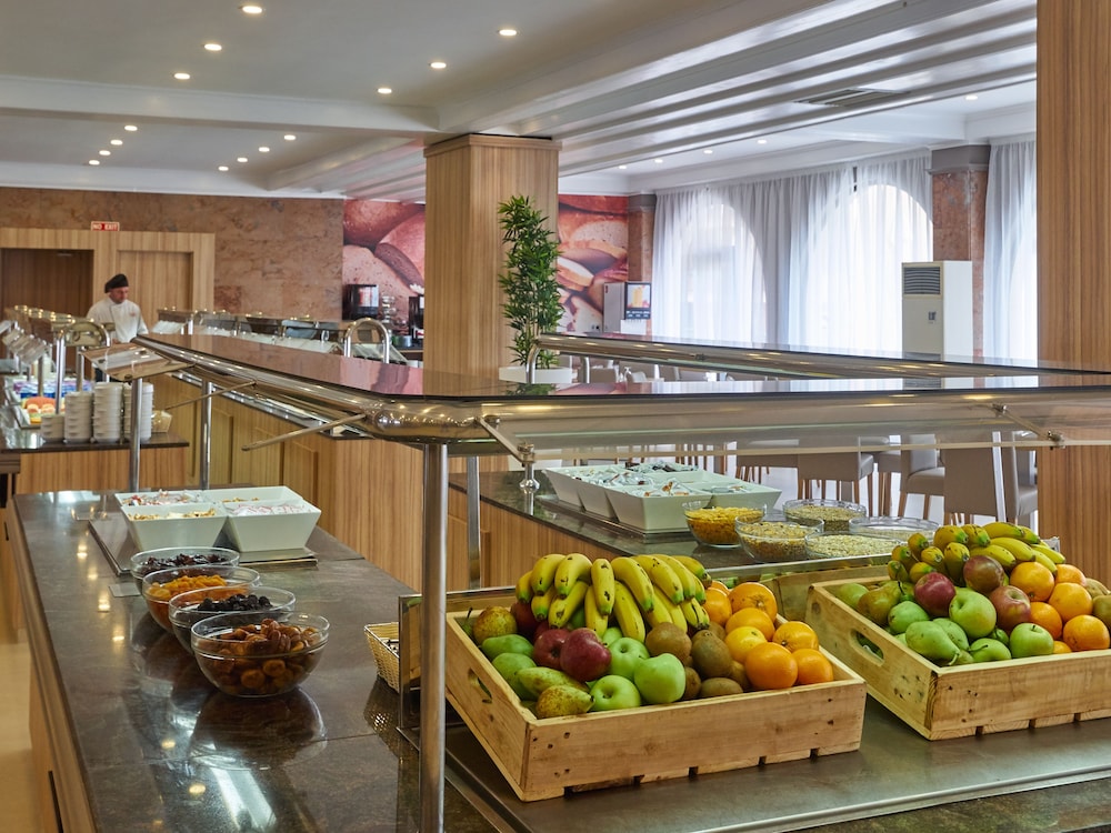 BQ Can Picafort Hotel — Restaurant & bars in Can Picafort, Balearic Islands
