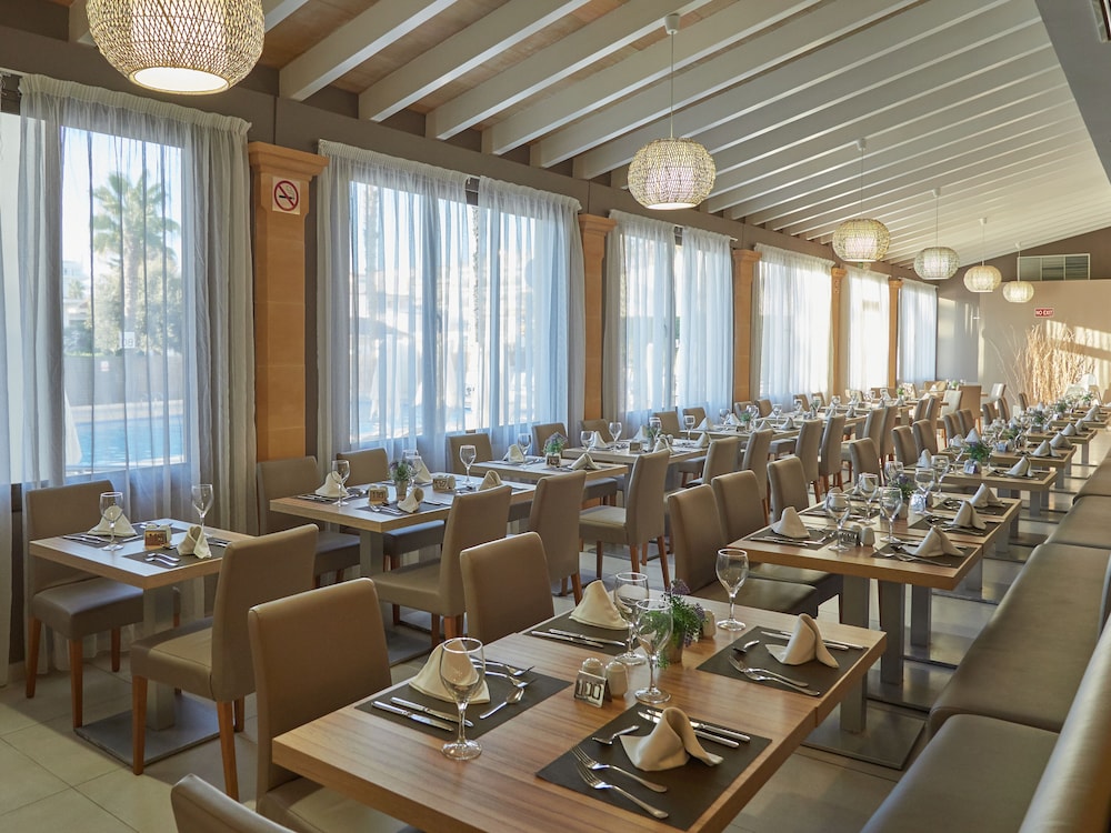 BQ Can Picafort Hotel — Restaurant & bars in Can Picafort, Balearic Islands