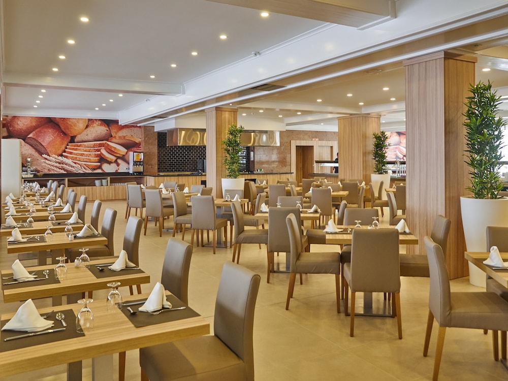 BQ Can Picafort Hotel — Restaurant & bars in Can Picafort, Balearic Islands