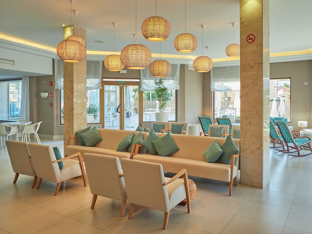 BQ Can Picafort Hotel — Restaurant & bars in Can Picafort, Balearic Islands