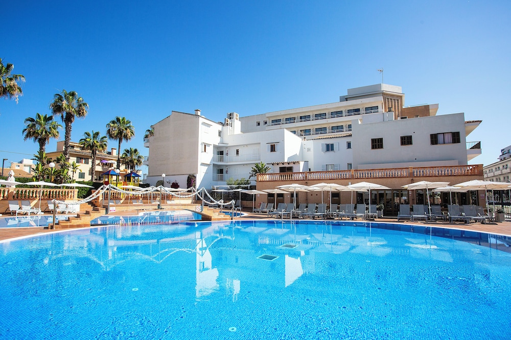 BQ Can Picafort Hotel — Swimming pool in Can Picafort, Balearic Islands
