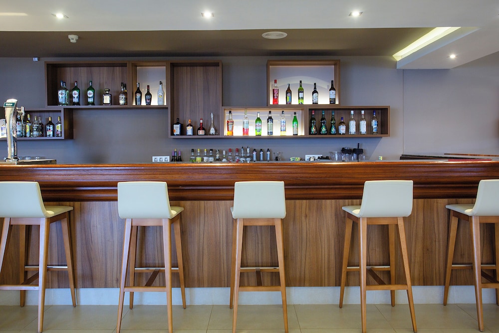BQ Can Picafort Hotel — Restaurant & bars in Can Picafort, Balearic Islands