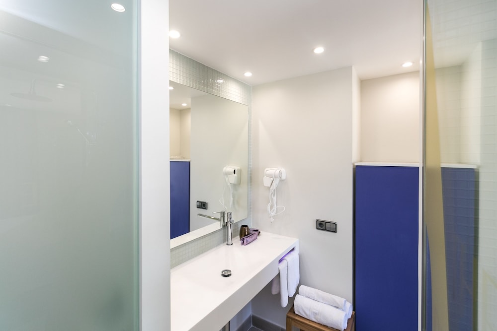 The Purple Hotel by Ibiza Feeling - Adults only — Hotel rooms in San Antonio, Balearic Islands