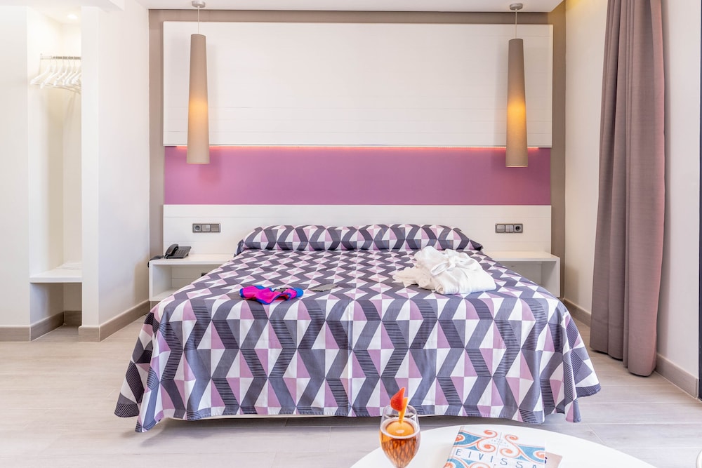 The Purple Hotel by Ibiza Feeling - Adults only — Hotel rooms in San Antonio, Balearic Islands