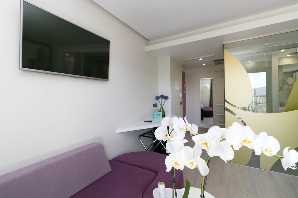 The Purple Hotel by Ibiza Feeling - Adults only — Hotel rooms in San Antonio, Balearic Islands