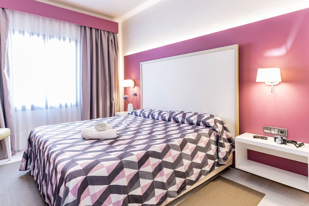 The Purple Hotel by Ibiza Feeling - Adults only — Hotel rooms in San Antonio, Balearic Islands
