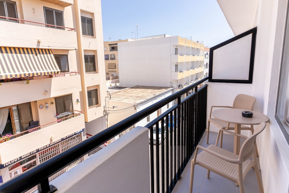 The Purple Hotel by Ibiza Feeling - Adults only — Hotel rooms in San Antonio, Balearic Islands