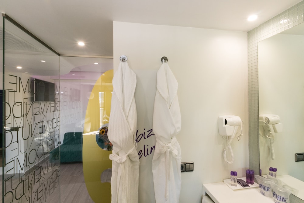 The Purple Hotel by Ibiza Feeling - Adults only — Hotel rooms in San Antonio, Balearic Islands