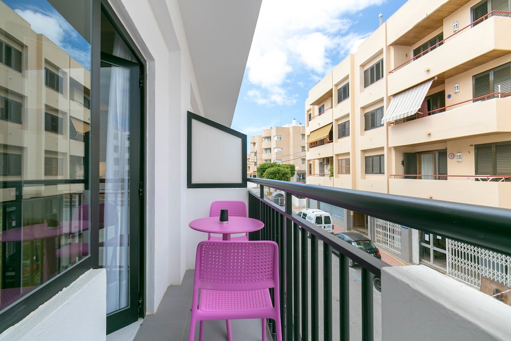 The Purple Hotel by Ibiza Feeling - Adults only — Hotel building in San Antonio, Balearic Islands