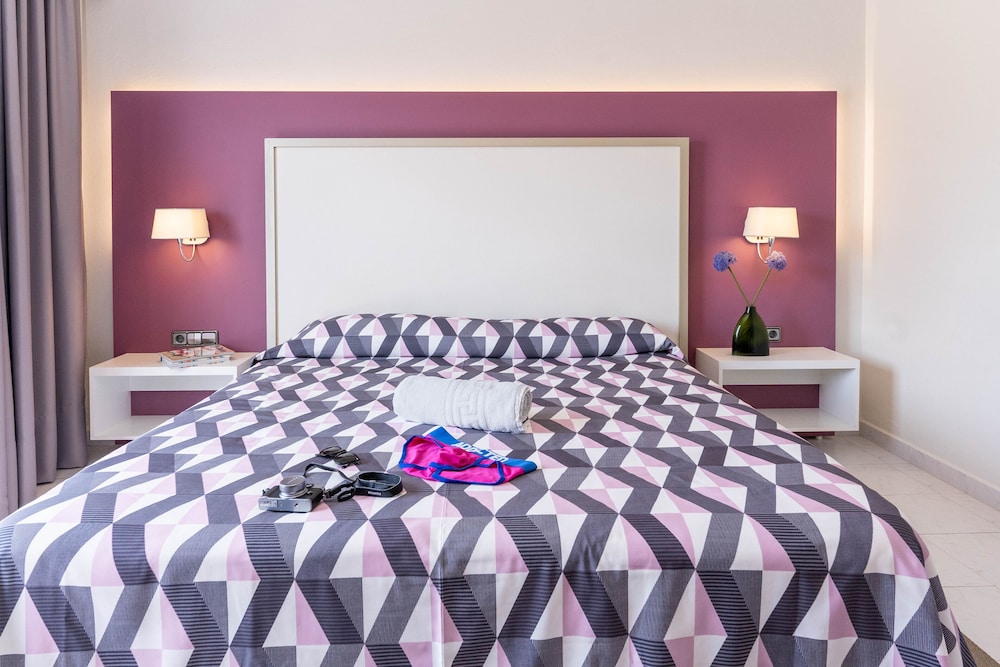 The Purple Hotel by Ibiza Feeling - Adults only — Hotel rooms in San Antonio, Balearic Islands