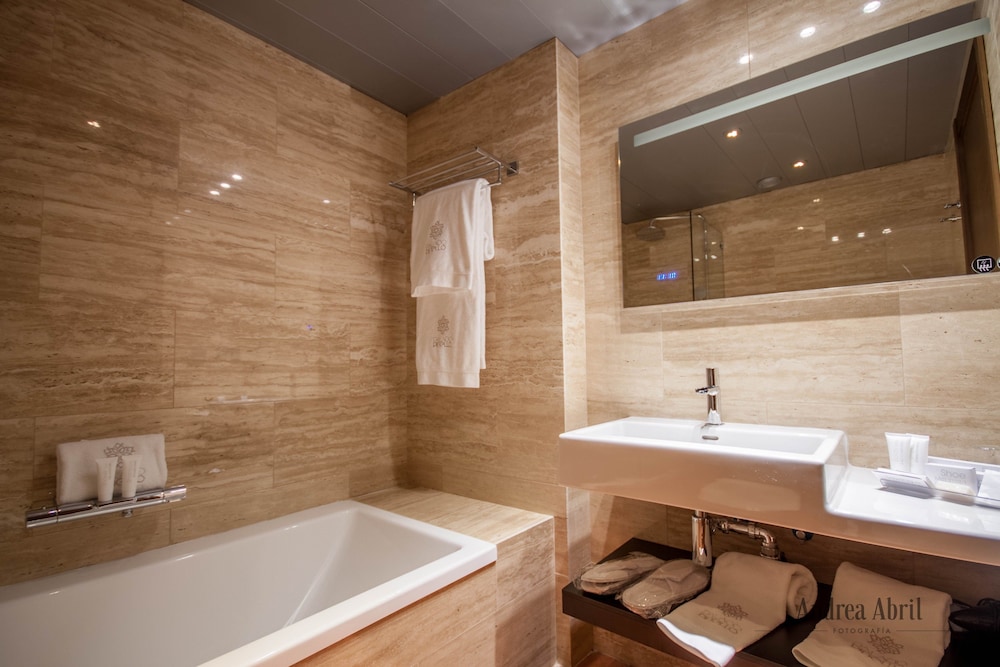 Hotel Boutique Palacio Pinello — Hotel rooms in Seville, Andalusia