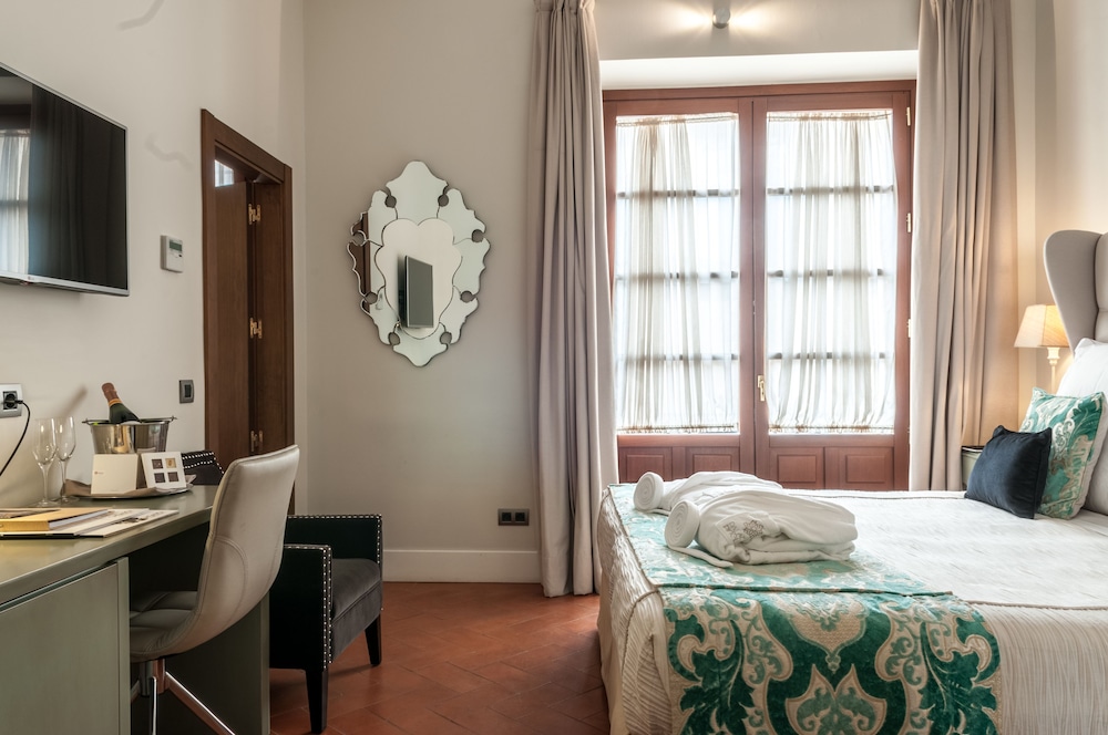 Hotel Boutique Palacio Pinello — Hotel rooms in Seville, Andalusia