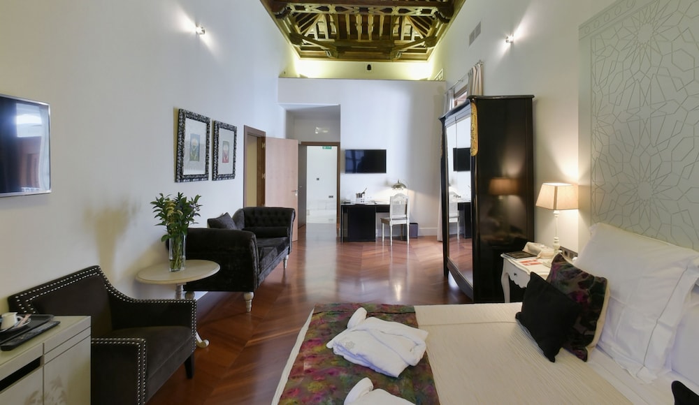 Hotel Boutique Palacio Pinello — Hotel rooms in Seville, Andalusia