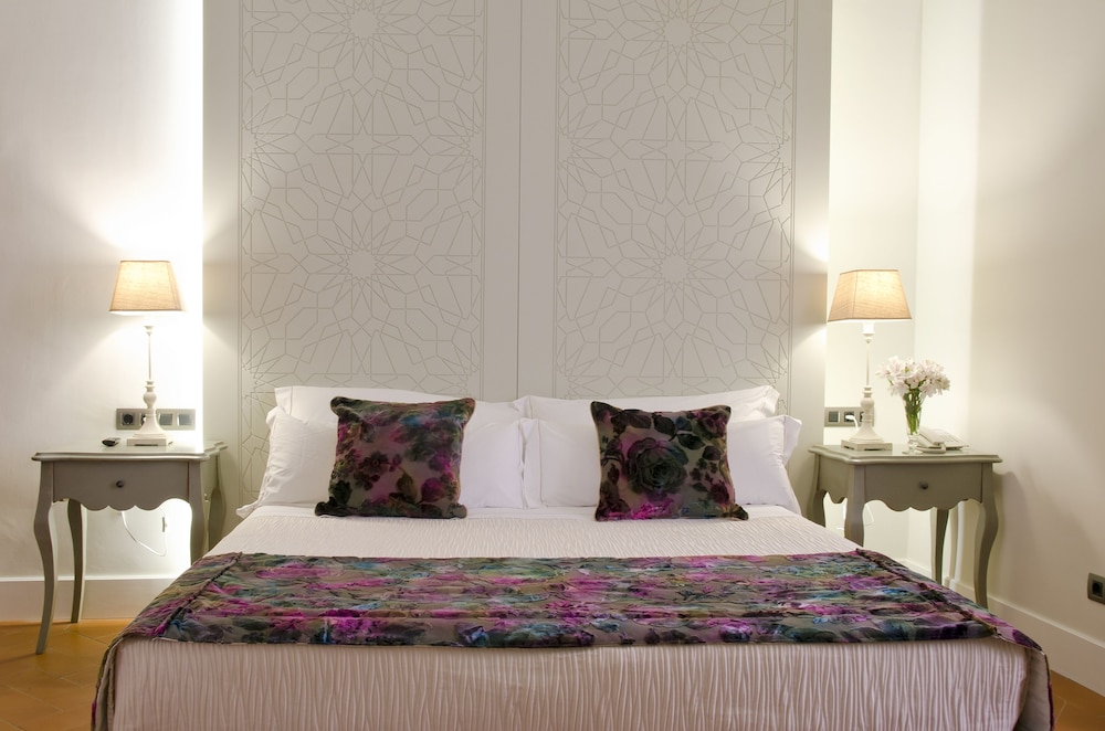 Hotel Boutique Palacio Pinello — Hotel rooms in Seville, Andalusia
