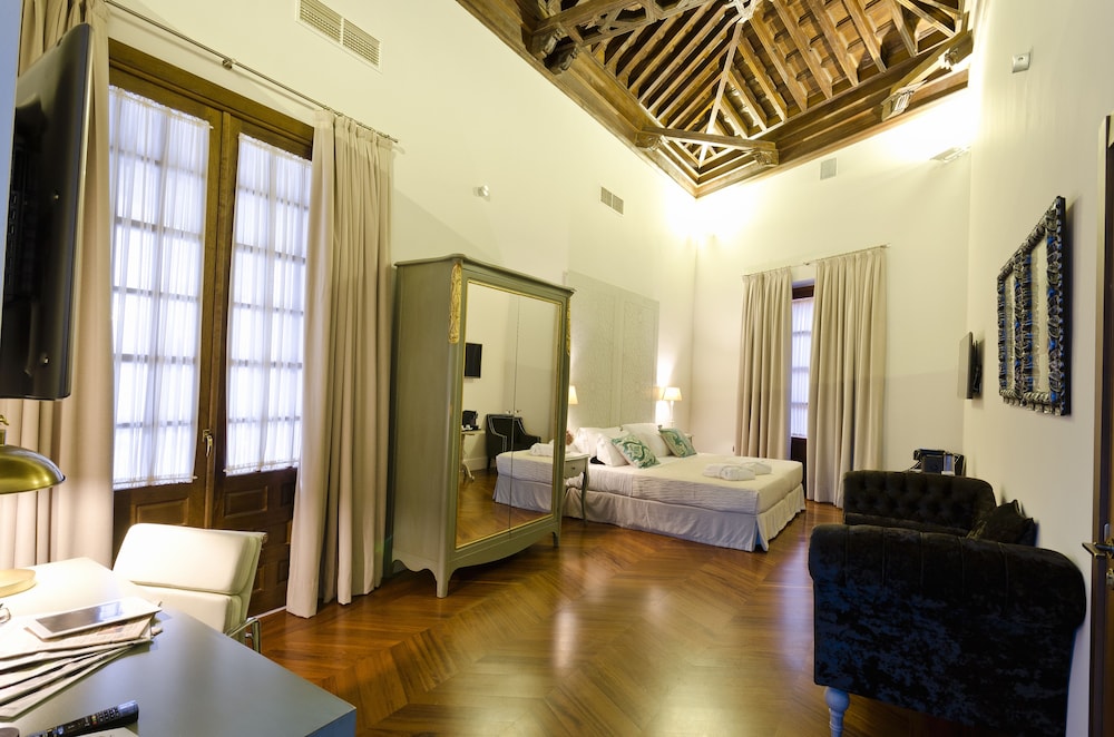 Hotel Boutique Palacio Pinello — Hotel rooms in Seville, Andalusia