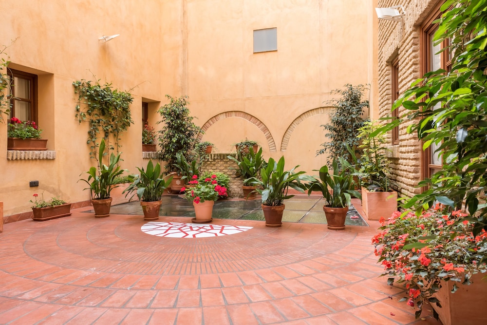 Hotel Boutique Palacio Pinello — Hotel building in Seville, Andalusia