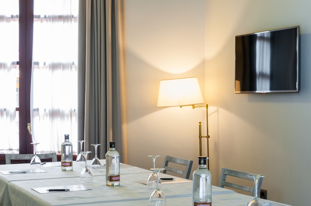 Hotel Boutique Palacio Pinello — Hotel rooms in Seville, Andalusia