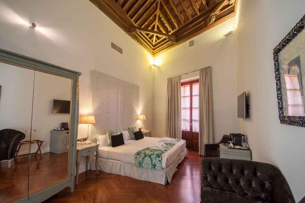 Hotel Boutique Palacio Pinello — Hotel rooms in Seville, Andalusia