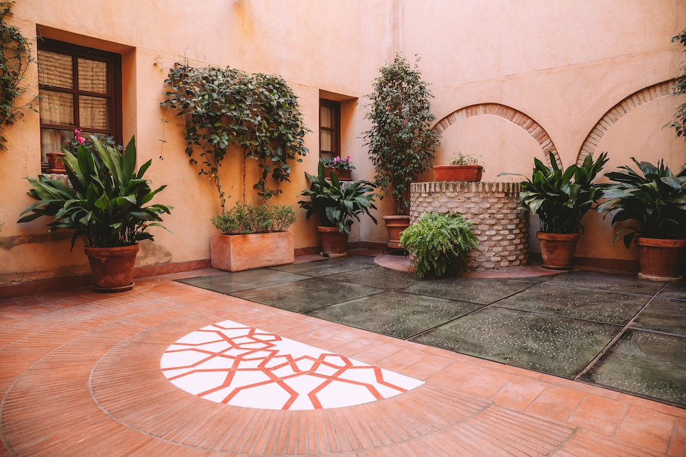 Hotel Boutique Palacio Pinello — Hotel building in Seville, Andalusia