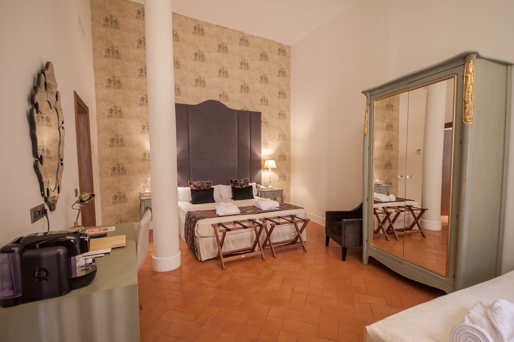 Hotel Boutique Palacio Pinello — Hotel rooms in Seville, Andalusia