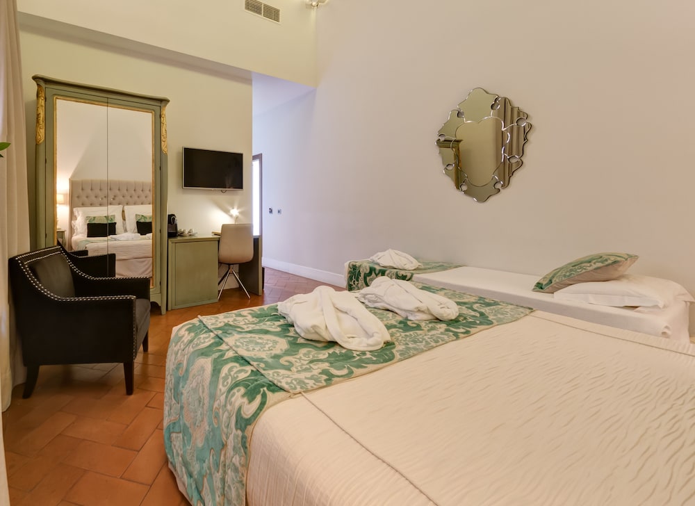 Hotel Boutique Palacio Pinello — Hotel rooms in Seville, Andalusia