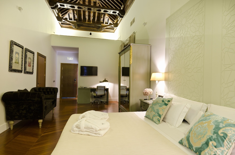 Hotel Boutique Palacio Pinello — Hotel rooms in Seville, Andalusia