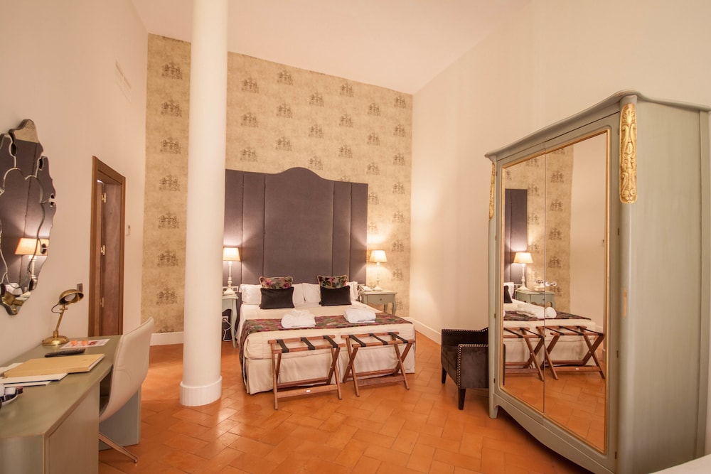 Hotel Boutique Palacio Pinello — Hotel rooms in Seville, Andalusia