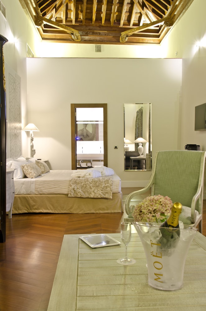 Hotel Boutique Palacio Pinello — Hotel rooms in Seville, Andalusia