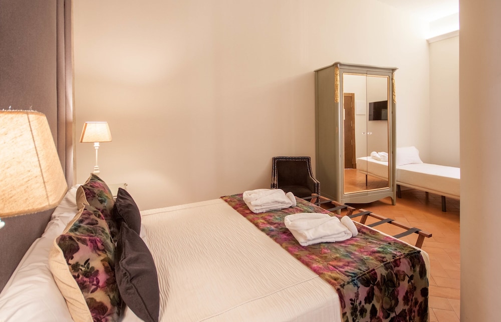Hotel Boutique Palacio Pinello — Hotel rooms in Seville, Andalusia